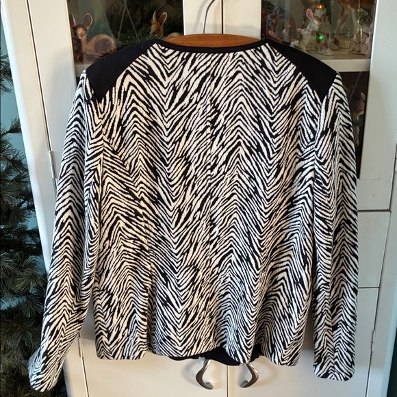 Laura Ashley sz M Women's Black and White Jacket zebra euc faux leather trim - Picture 5 of 5